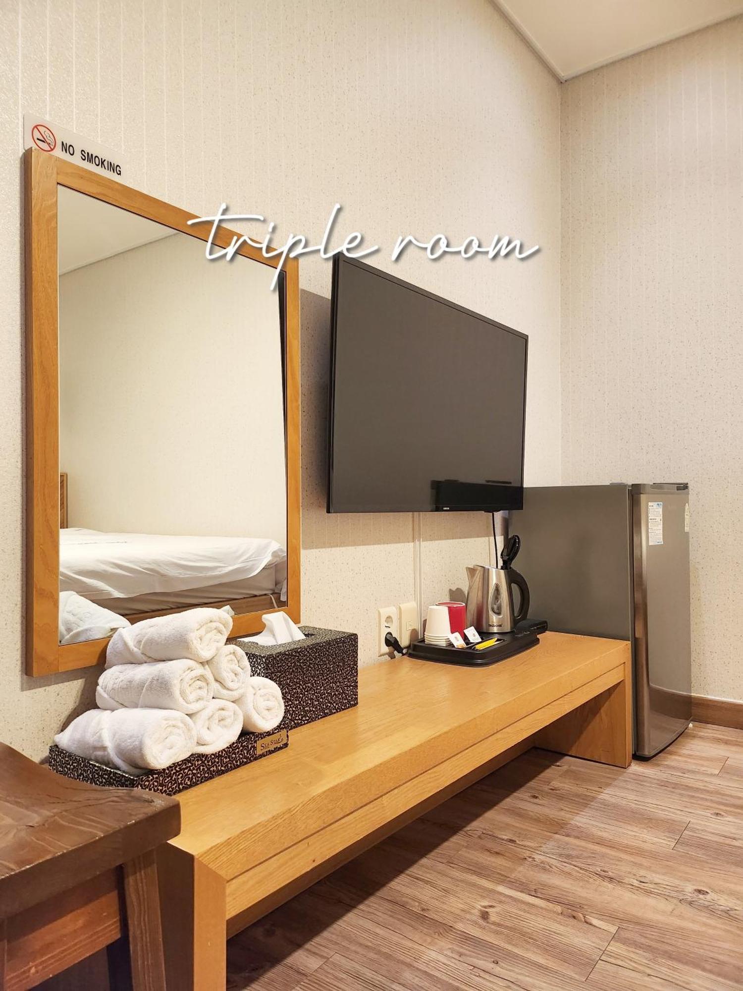 Sea Star Hostel Yeosu Bagian luar foto