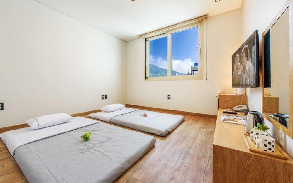 Sea Star Hostel Yeosu Bagian luar foto