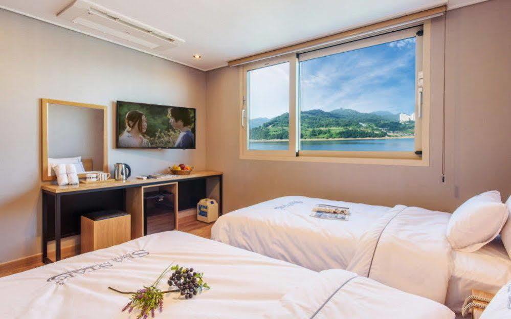 Sea Star Hostel Yeosu Bagian luar foto