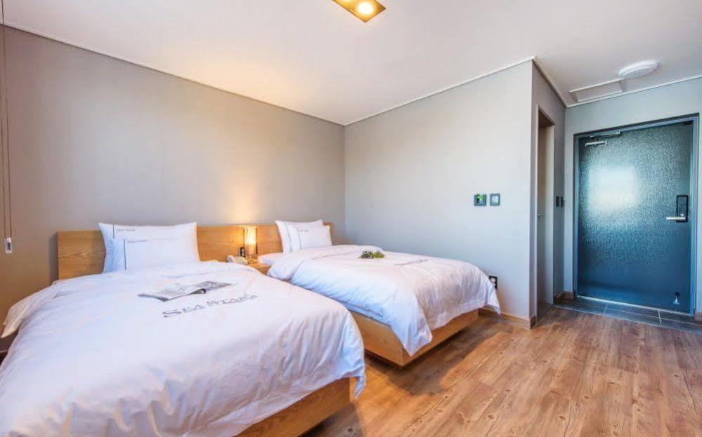 Sea Star Hostel Yeosu Bagian luar foto